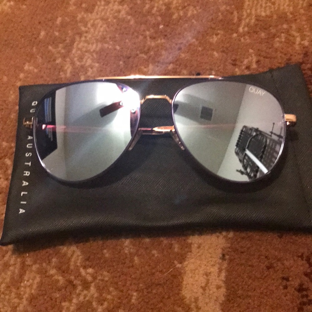 Quay Australia sunglasses a Single